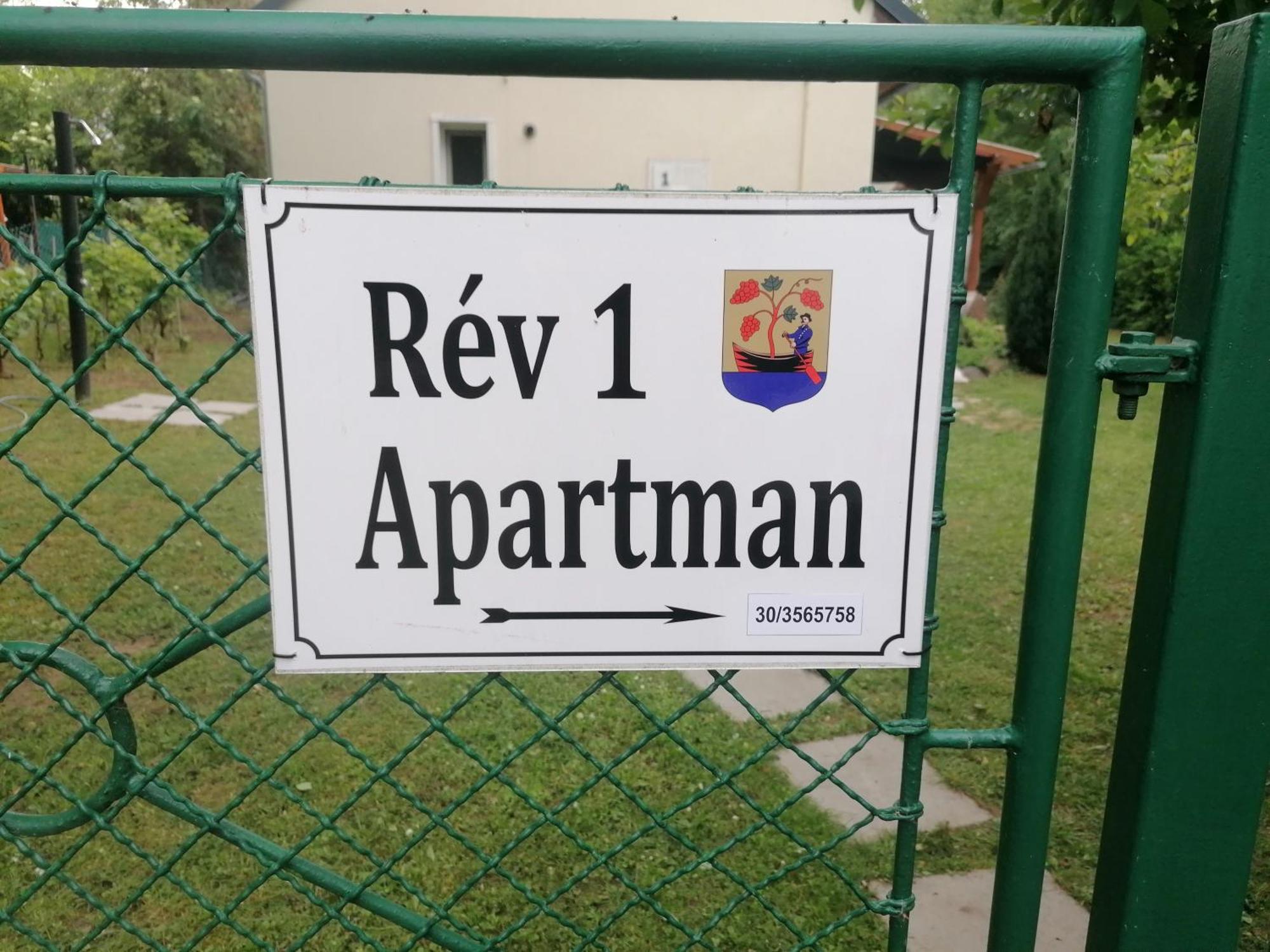 Rev1 Vendeghaz Apartment รีฟฟือเลิพ ภายนอก รูปภาพ